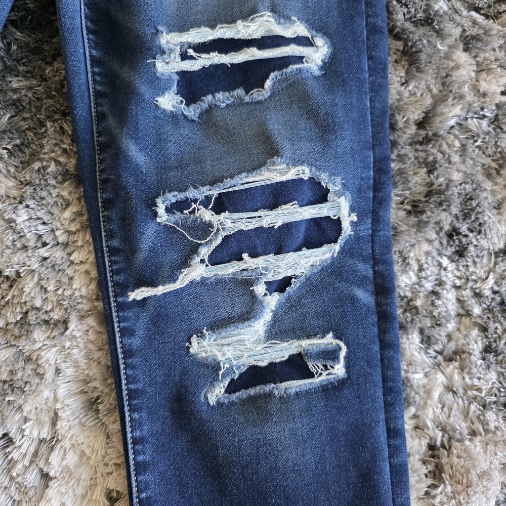 American Eagle Distressed Curvy Hi-Rise Jeggings - Picture 5 of 16